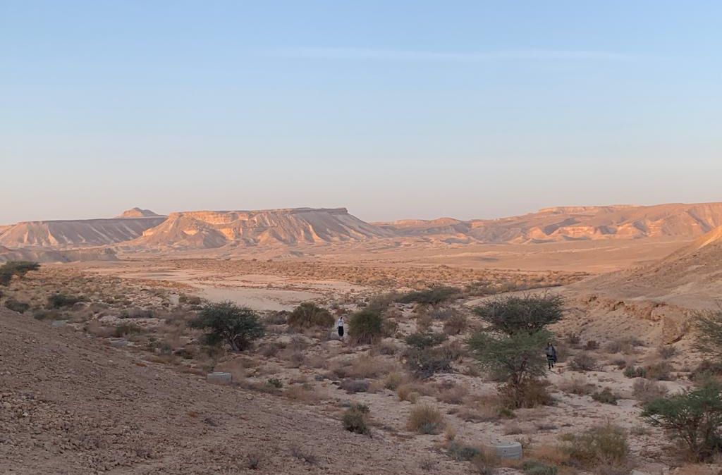 ריטריט יוגה בלב המדבר, צוקים